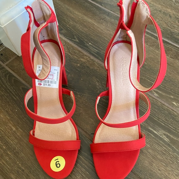 Women’s Heels - Picture 1 of 3